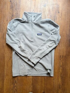 Patagonia Light Gray Fleece Pullover with Logo Tag